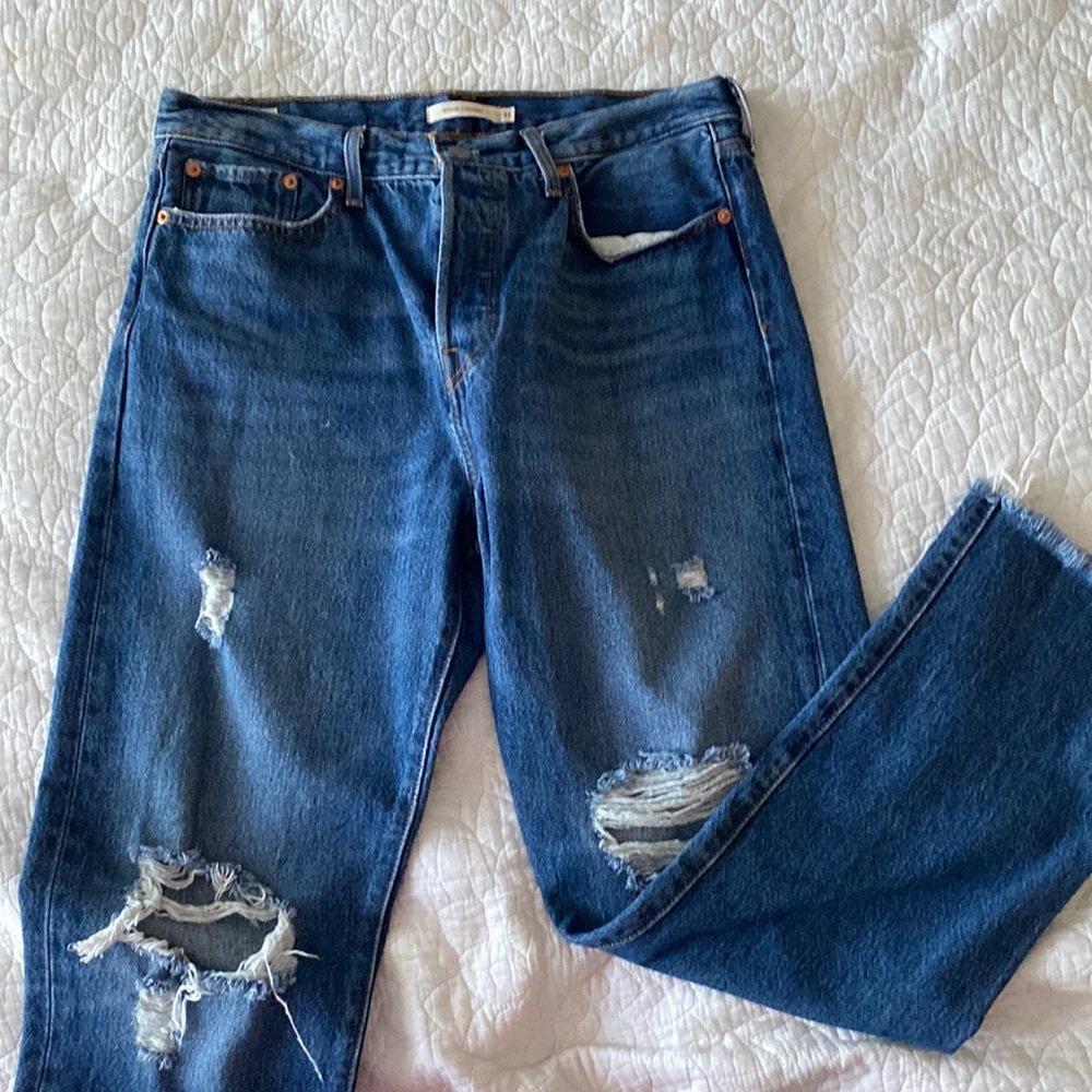 Levi’s wedgie straight jeans. Size 31 color Medium Indigo Destructed.